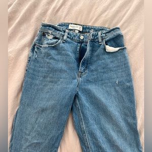 Abercrombie curve love 90s relaxed jean size 28 Long like new medium wash
